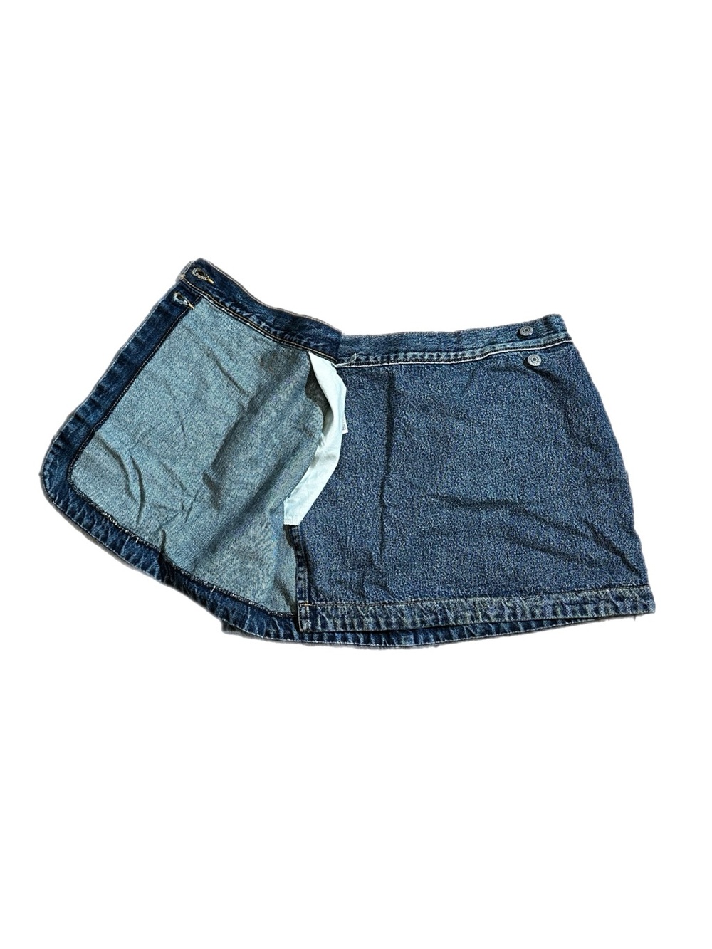 Levi's button-wrap denim mini skirt in a medium wash blue - Picture 3 of 6